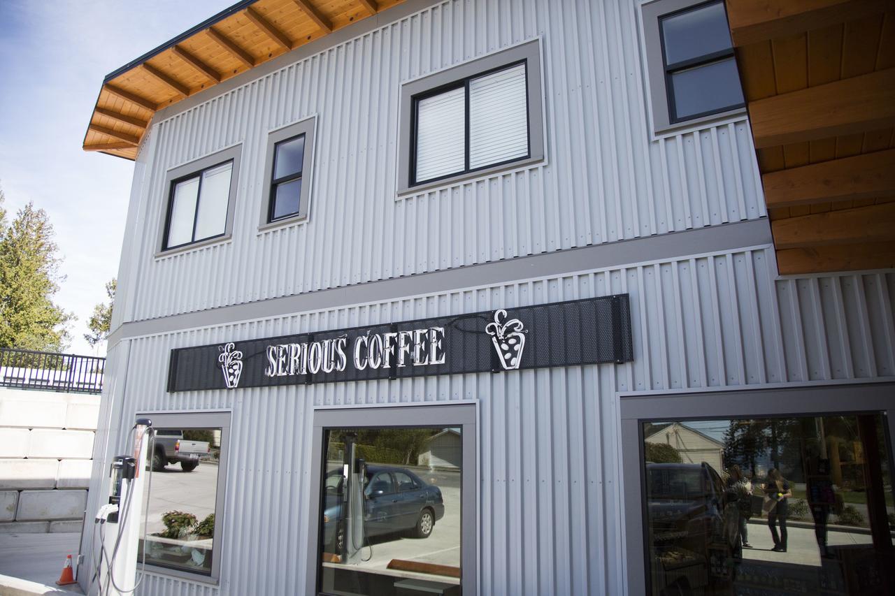 Pacific Point Market And Suites Powell River Exterior photo