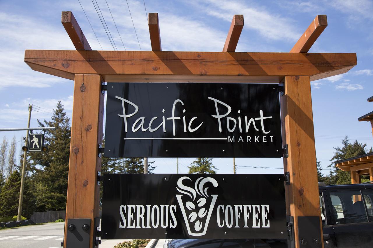 Pacific Point Market And Suites Powell River Exterior photo